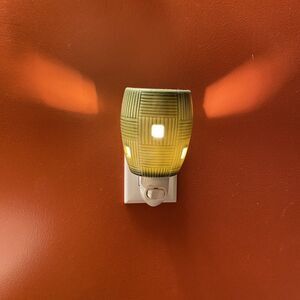 SCENTSY Green Bamboo Wall Plug-In Warmer Night Light +4 ScentBars LEMON LAVENDER